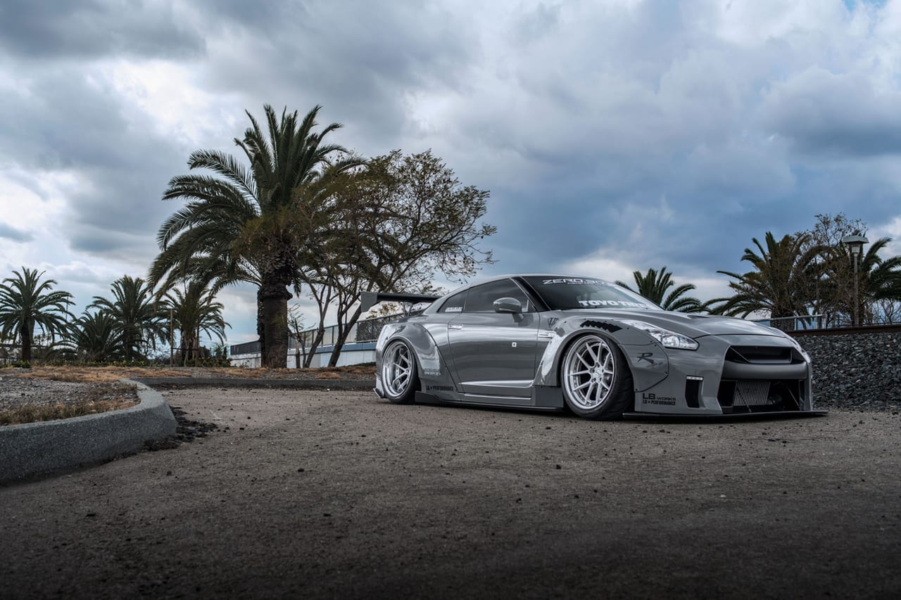 NISSAN GTR LIBERTYWALK on Savini forged wheels